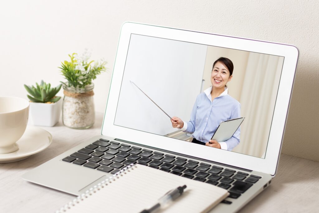 スタッフ研修システム