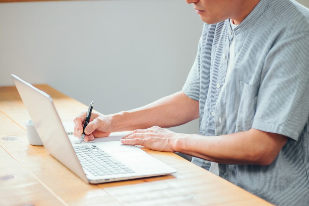 サイト更新から広告運用まで1人